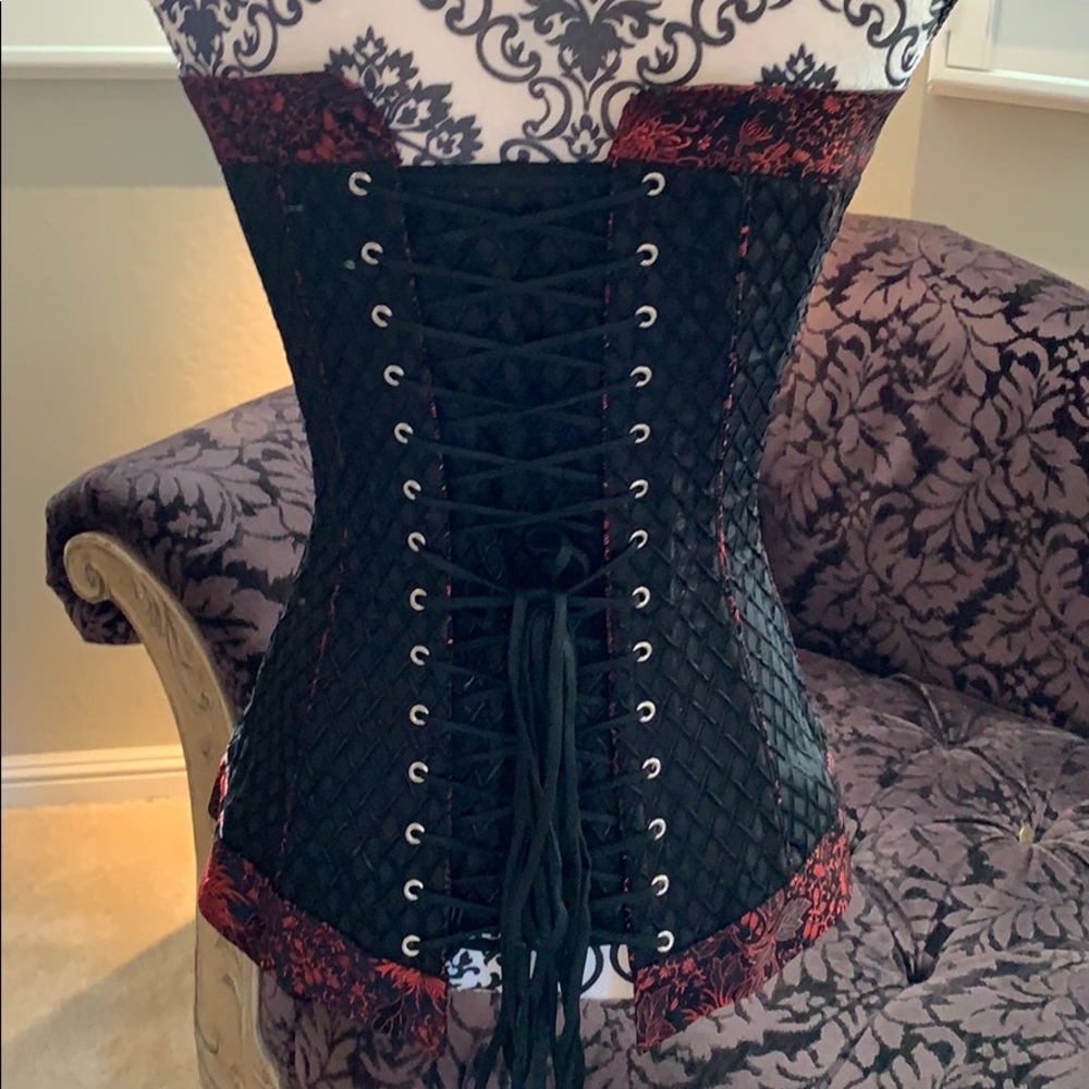 PLAYGIRL LONG BLACK & RED Brocade CORSET. - Picture 2 of 8